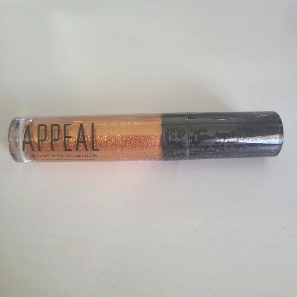Appeal liquid eyeshadow In Rose gold